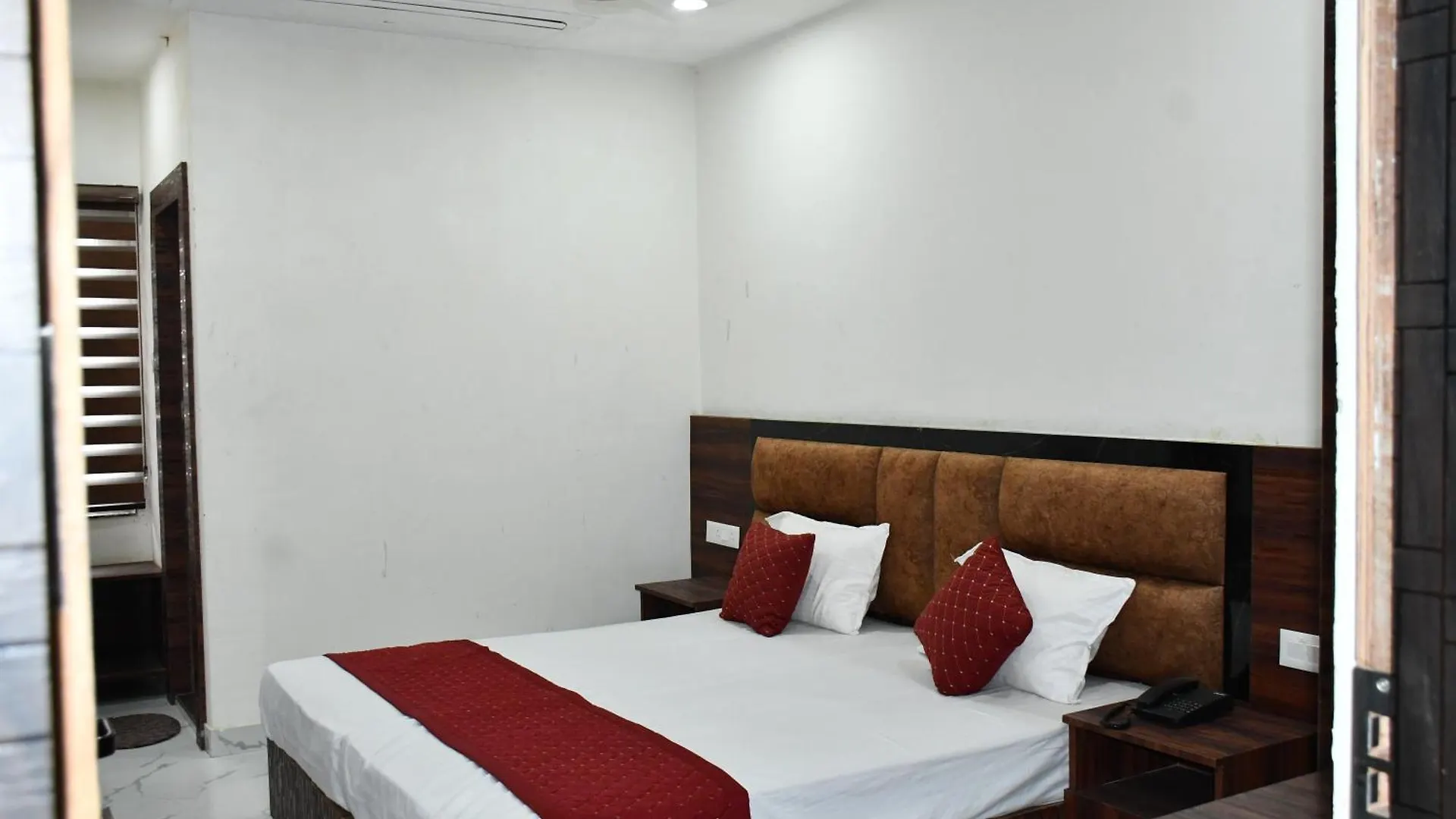 Hotel Srijan Grand Varanasi