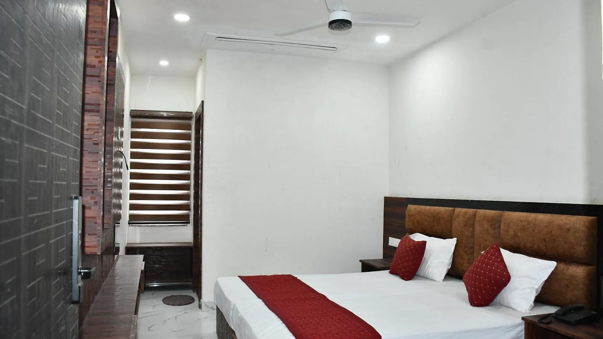 Hotel Srijan Grand Varanasi 3*,